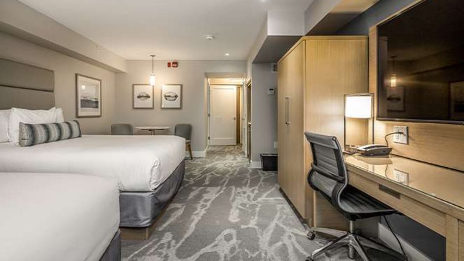 Coast Tsawwassen Inn Room