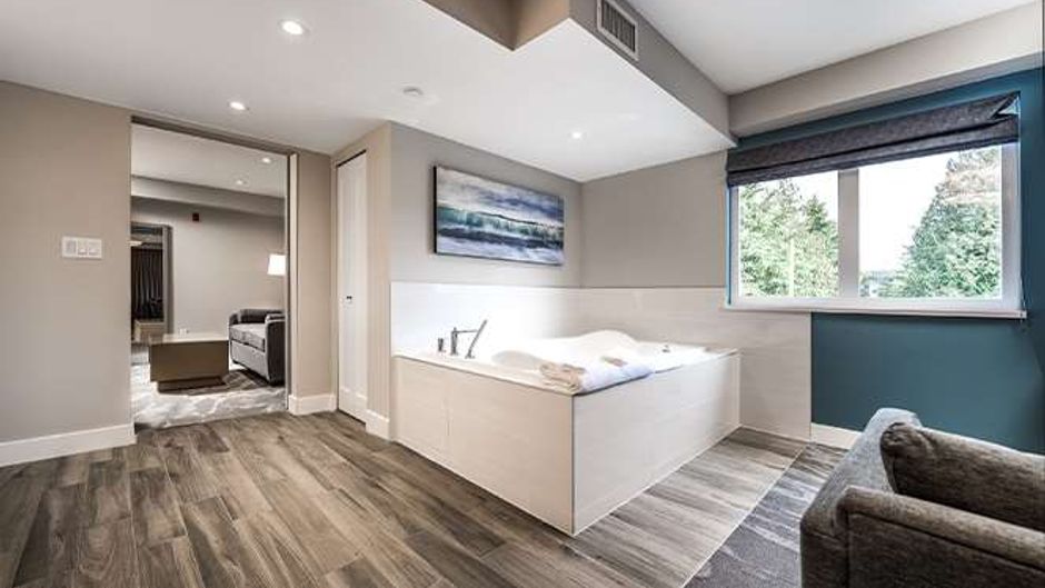 Coast Tsawwassen Inn Room