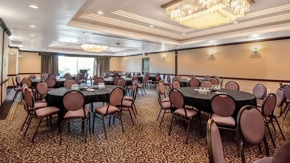 Coast Victoria Hotel & Marina by APA Ballroom