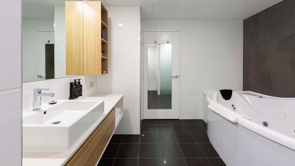 Avenue Hotel Canberra Room