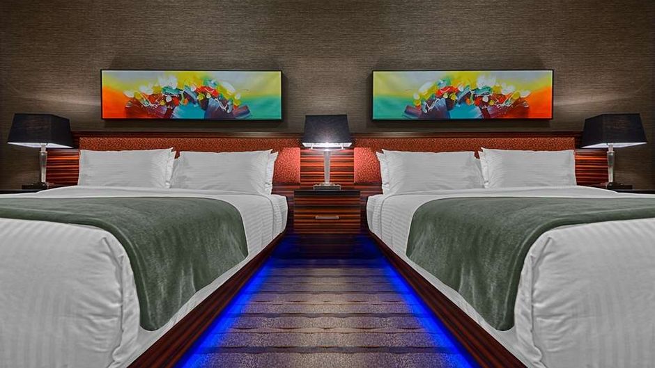 Hotel Clique Calgary Airport Room