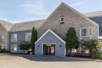 Baymont Inn & Suites Mequon/Milwaukee