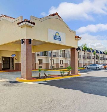 Days Inn & Suites Tampa Near Ybor City