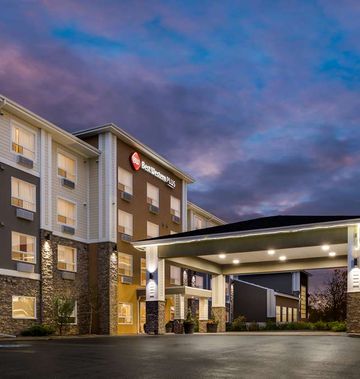 Best Western Plus Lacombe Inn & Suites