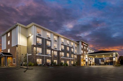 Best Western Plus Lacombe Inn & Suites