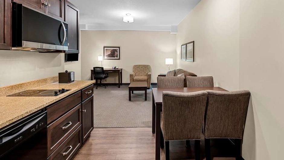 Best Western Plus Lacombe Inn & Suites Suite
