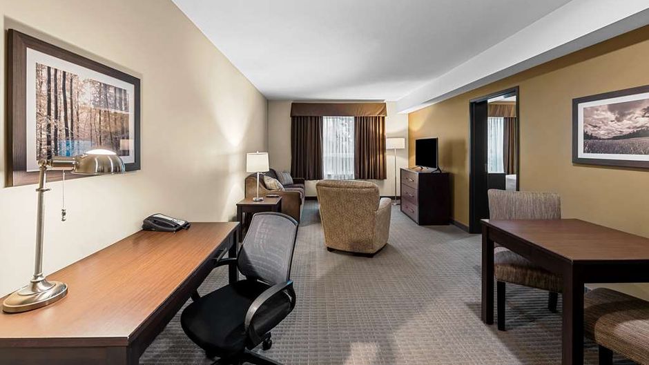 Best Western Plus Lacombe Inn & Suites Suite