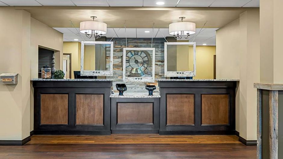 Best Western Plus Lacombe Inn & Suites Lobby