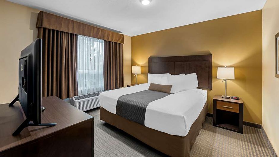 Best Western Plus Lacombe Inn & Suites Suite