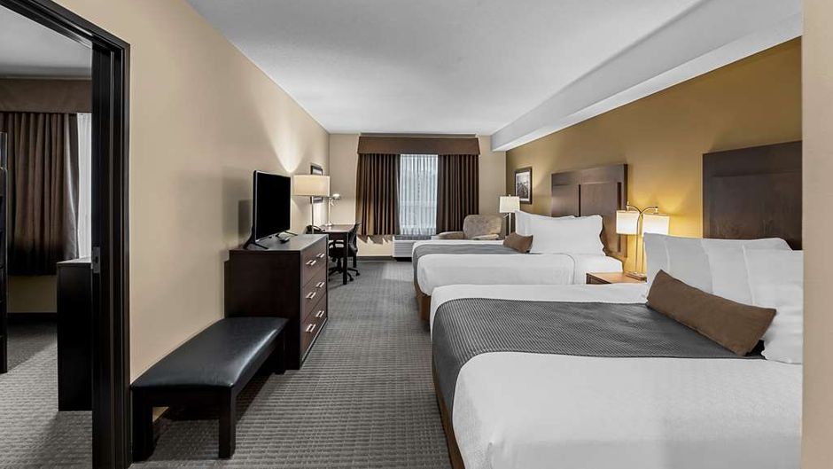 Best Western Plus Lacombe Inn & Suites Room