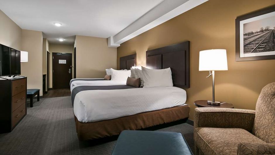 Best Western Plus Lacombe Inn & Suites Room