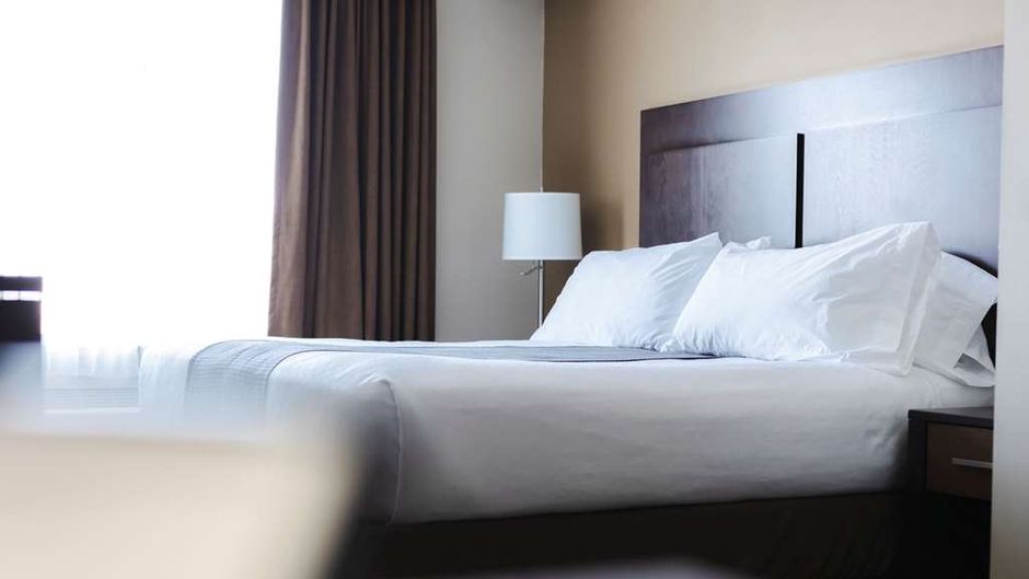 Best Western Plus Lacombe Inn & Suites Room