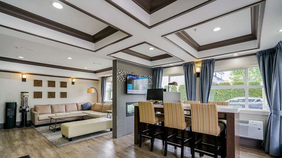 Best Western Peace Arch Inn Lobby