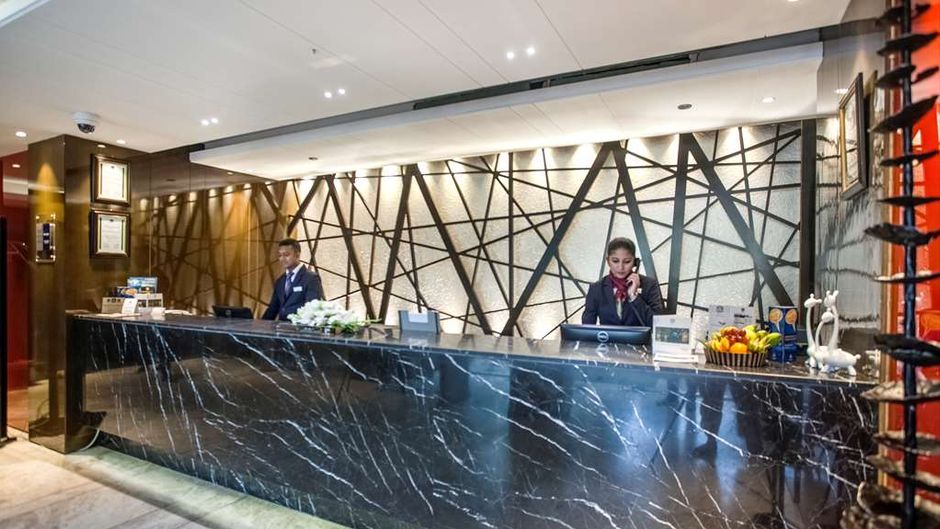 Best Western Plus Maple Leaf Lobby