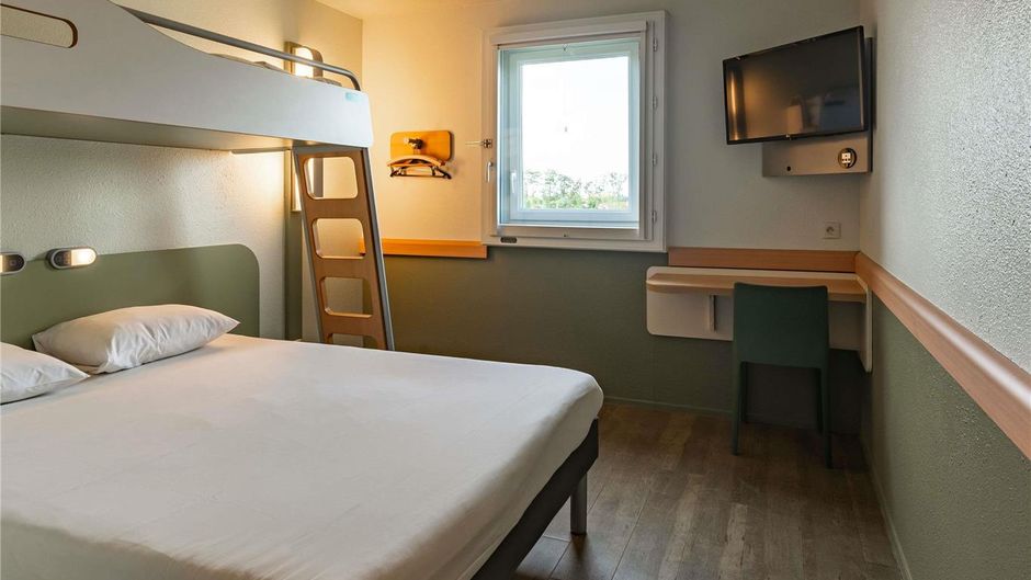 Ibis Budget Pontault Combault Marne la Vallee Room