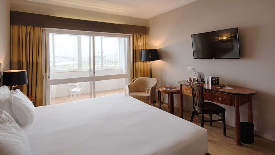 Golden Tulip Porto Gaia Room