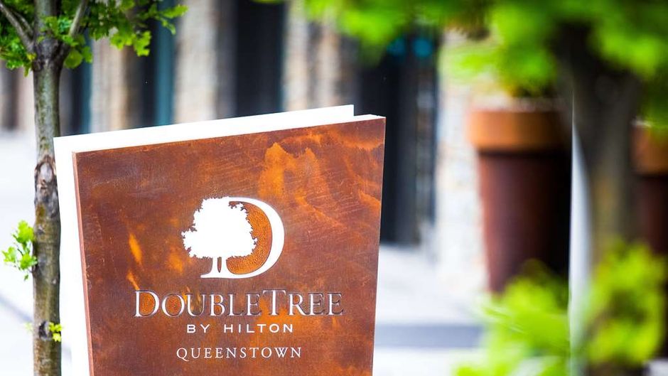 DoubleTree by Hilton Hotel Queenstown Exterior