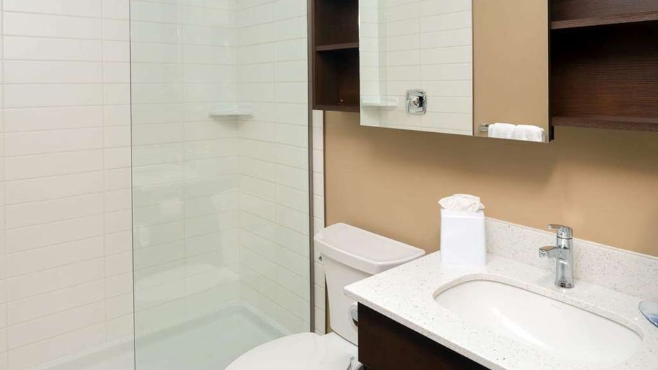 Microtel Inn & Suites Red Deer Room