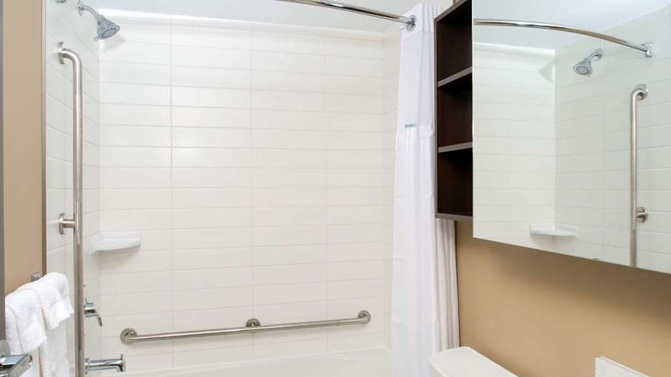 Microtel Inn & Suites Red Deer Room