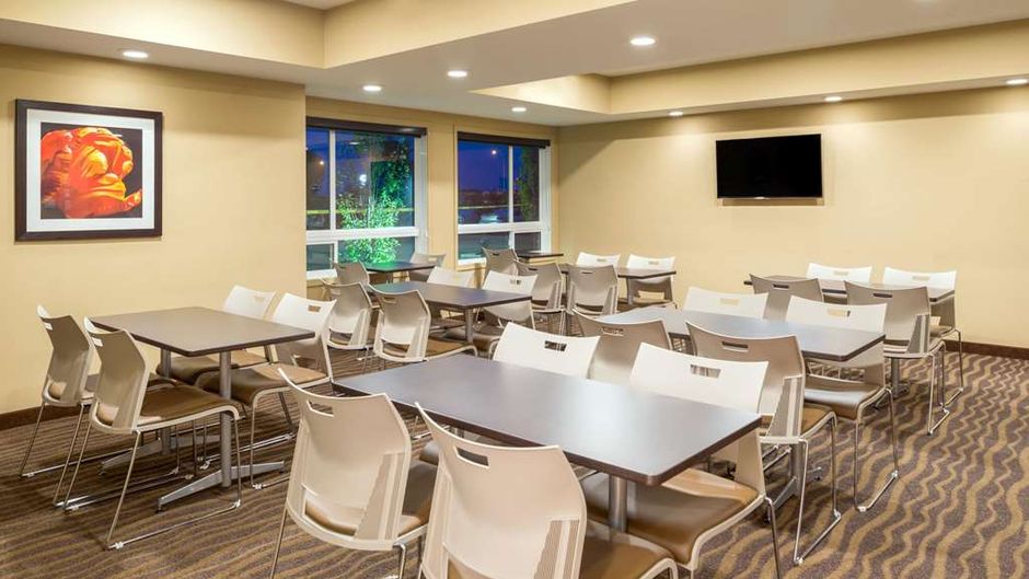 Microtel Inn & Suites Red Deer Meeting