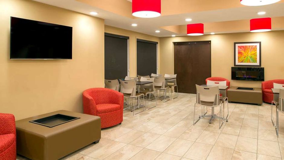 Microtel Inn & Suites Red Deer Lobby