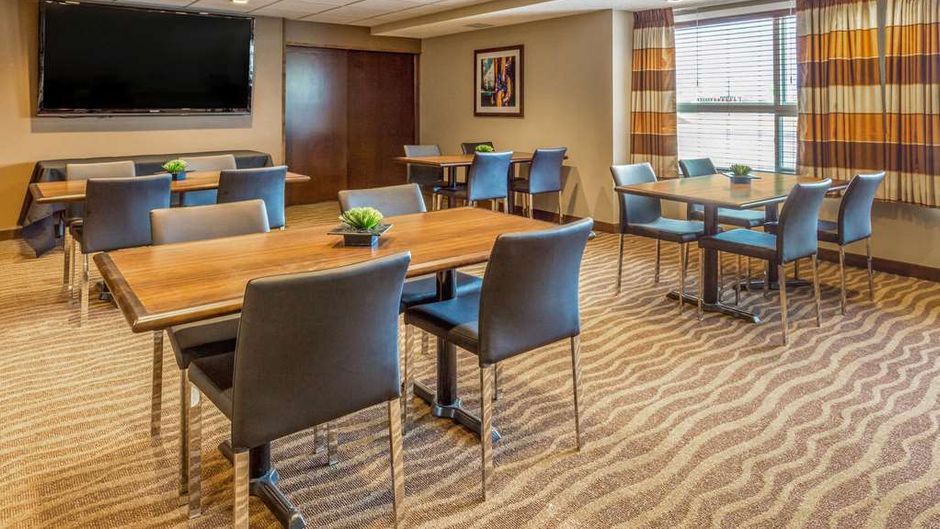 Microtel Inn & Suites Whitecourt Meeting
