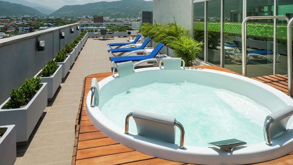 Hampton by Hilton Yopal Pool