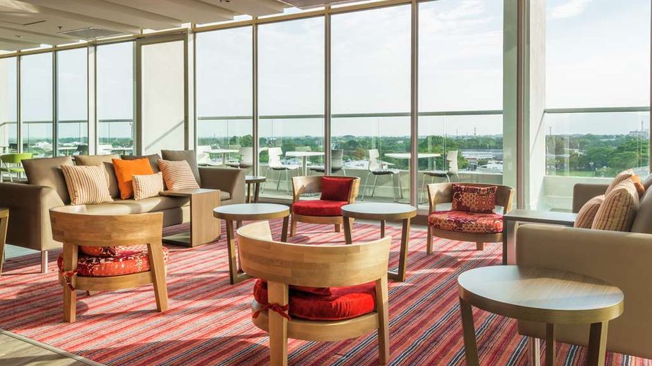 Hampton by Hilton Yopal Lobby
