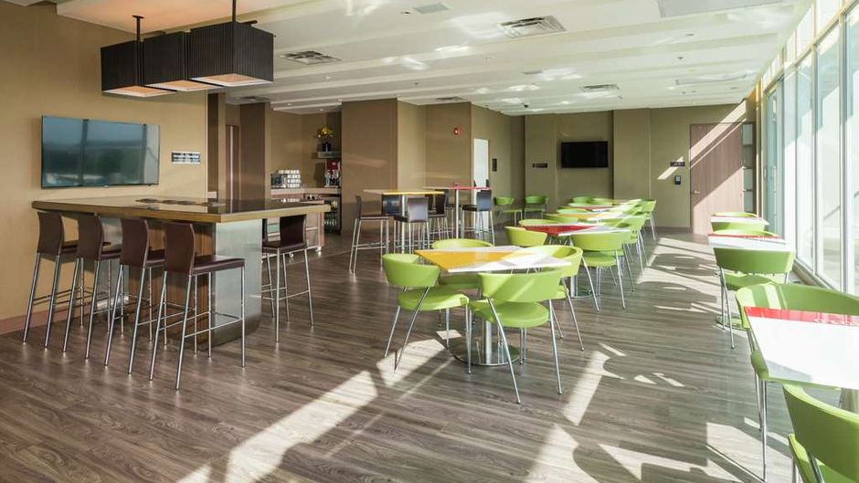Hampton by Hilton Yopal Lobby