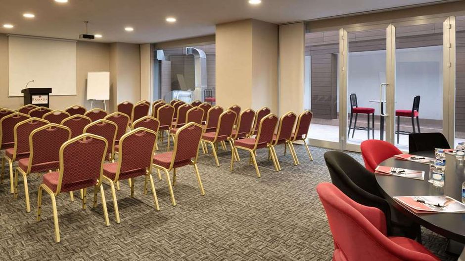 Ramada Hotel & Suites Istanbul Sisli Meeting