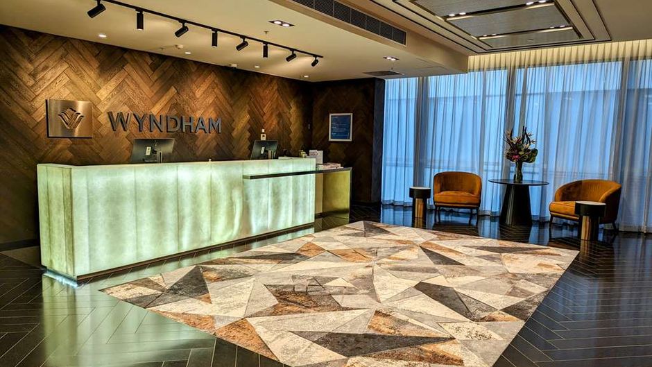 Wyndham Hotel Melbourne Lobby