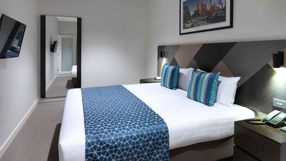 Wyndham Hotel Melbourne Suite