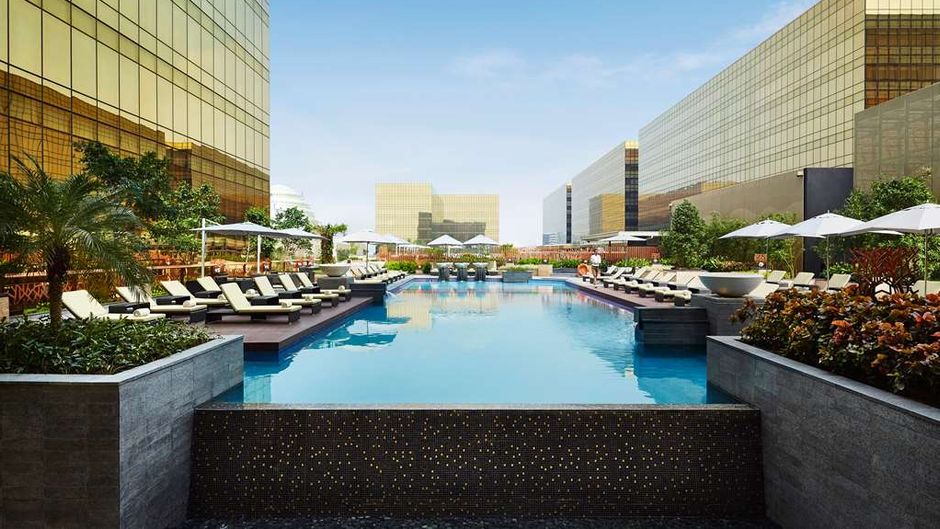 Hyatt Regency Manila, City of Dreams Pool