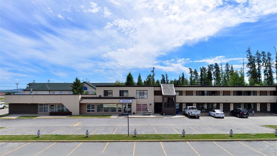 Canadas Best Value Inn, Whitecourt Exterior