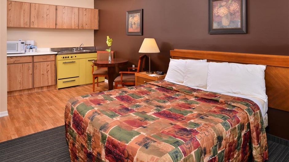 Canadas Best Value Inn, Whitecourt Room