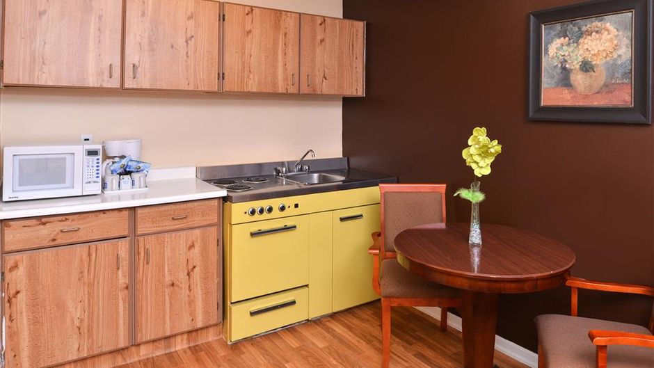 Canadas Best Value Inn, Whitecourt Room