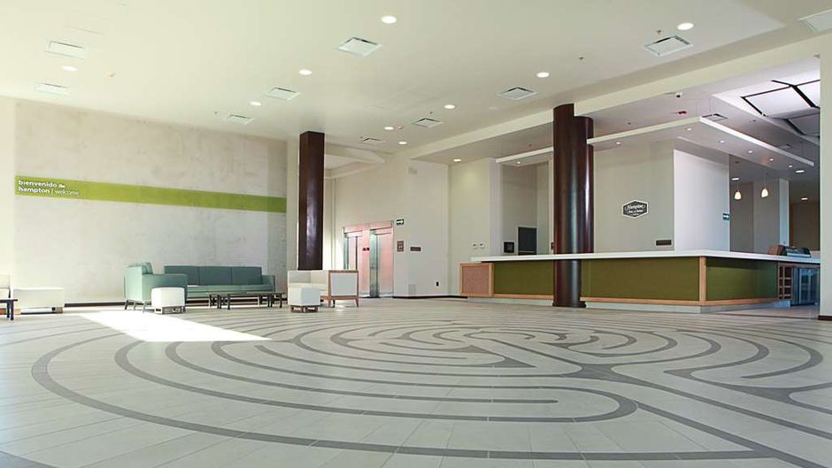Hampton Inn & Suites Aguascalient Lobby