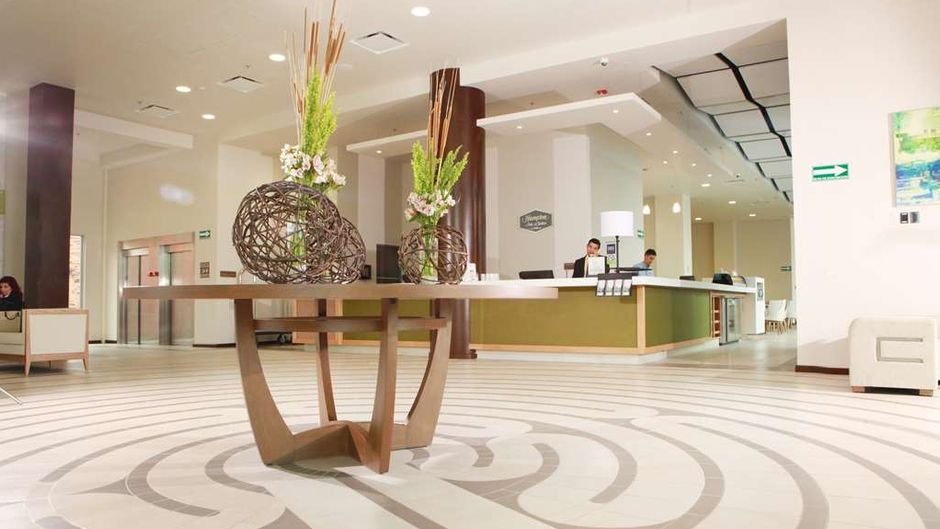 Hampton Inn & Suites Aguascalient Lobby