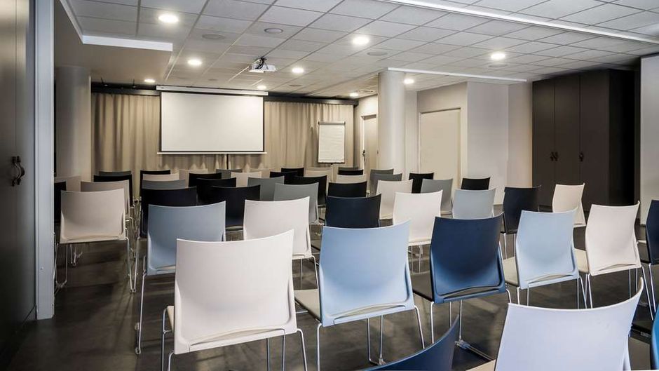 Best Western Plus Suitcase La Defense Meeting