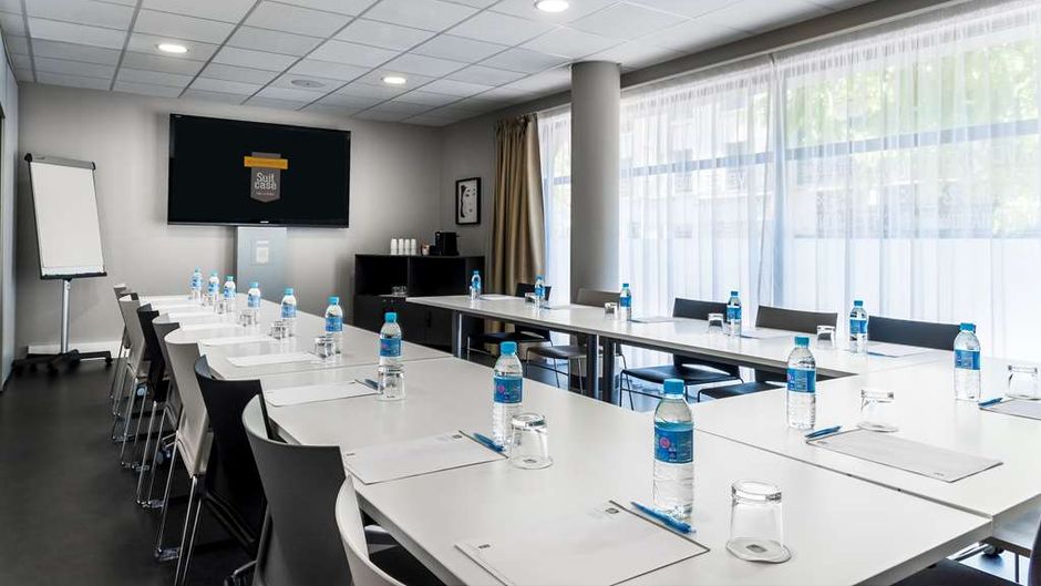 Best Western Plus Suitcase La Defense Meeting