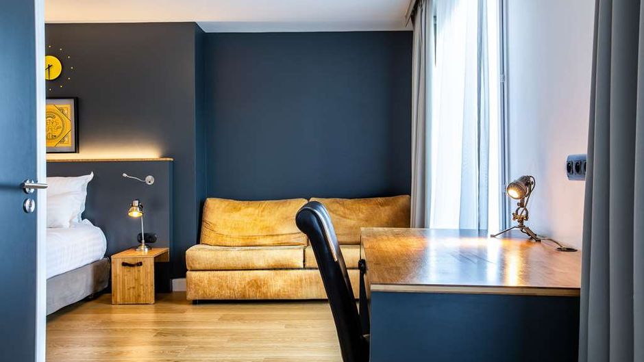 Best Western Plus Suitcase La Defense Suite