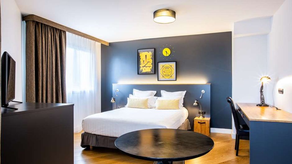 Best Western Plus Suitcase La Defense Suite