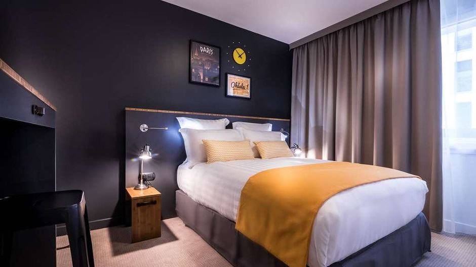 Best Western Plus Suitcase La Defense Room