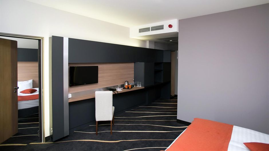 Best Western Plus Lakeside Hotel Room
