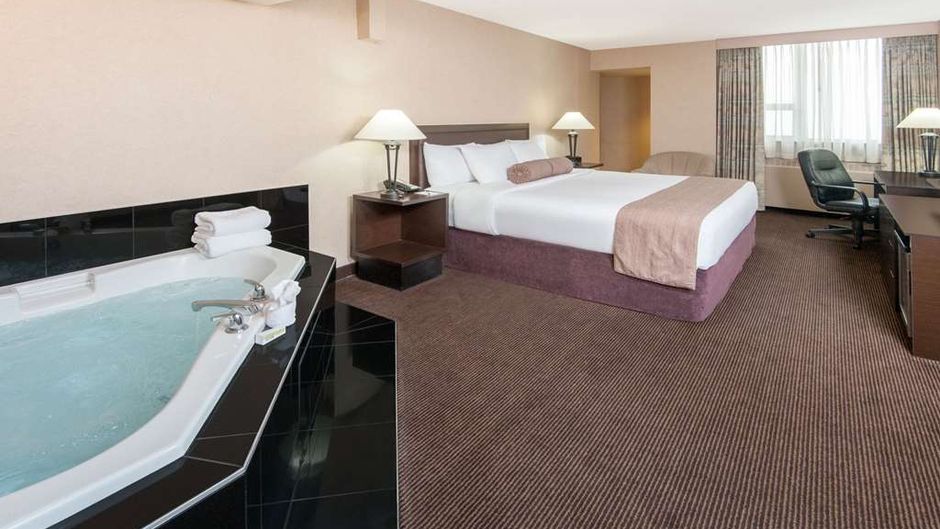 Ramada Calgary Downtown Suite