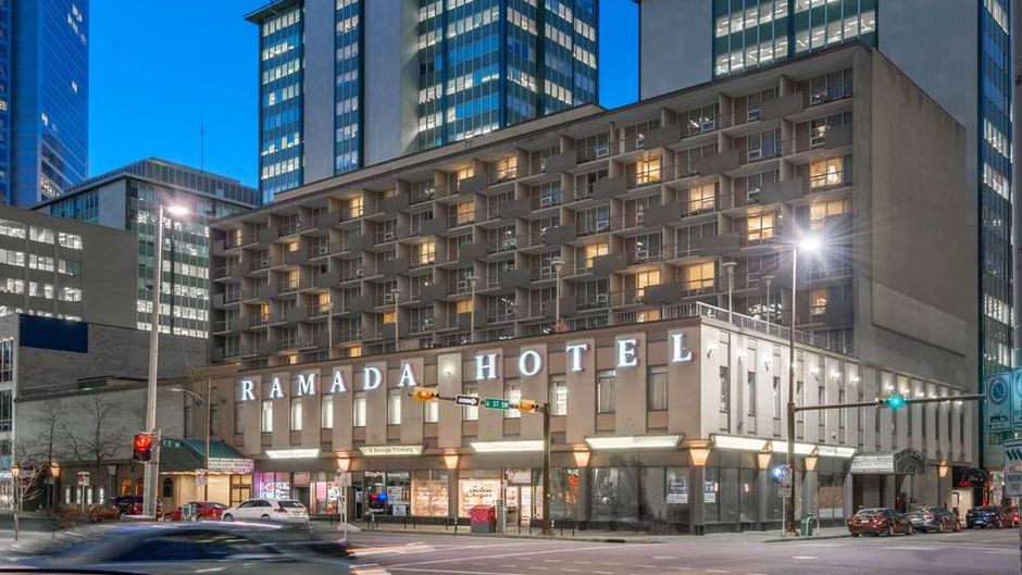 Ramada Calgary Downtown Exterior