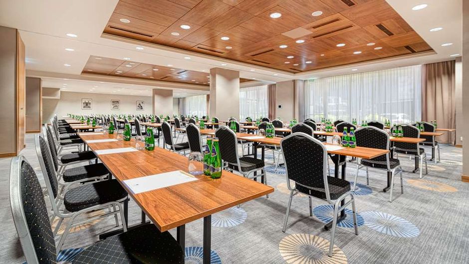 DoubleTree by Hilton Krakow Hotel Meeting