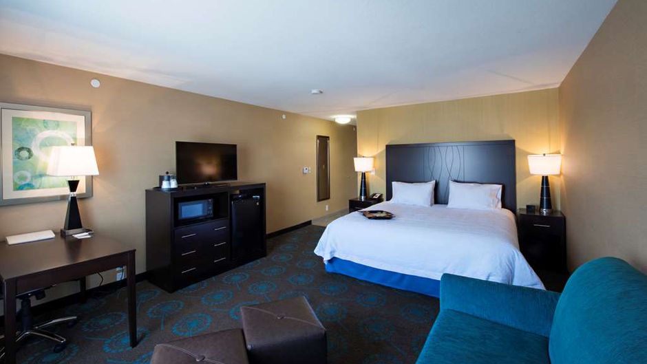 Hampton Inn Saskatoon South Room