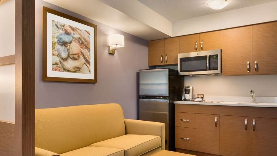Microtel Inn & Suites Fort St John Room