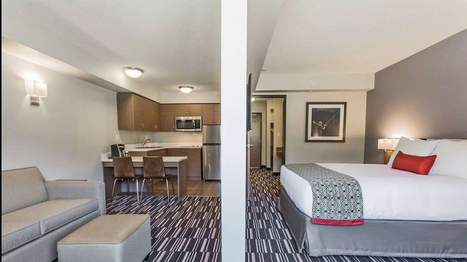 Microtel Inn & Suites Fort St John Room